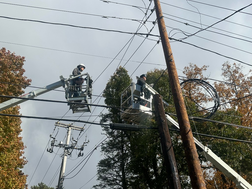 Layer 1 Utility crew operating a horizontal directional drill on a fiber build